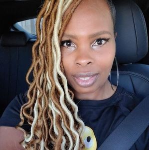 Meet your Posher, Deedee